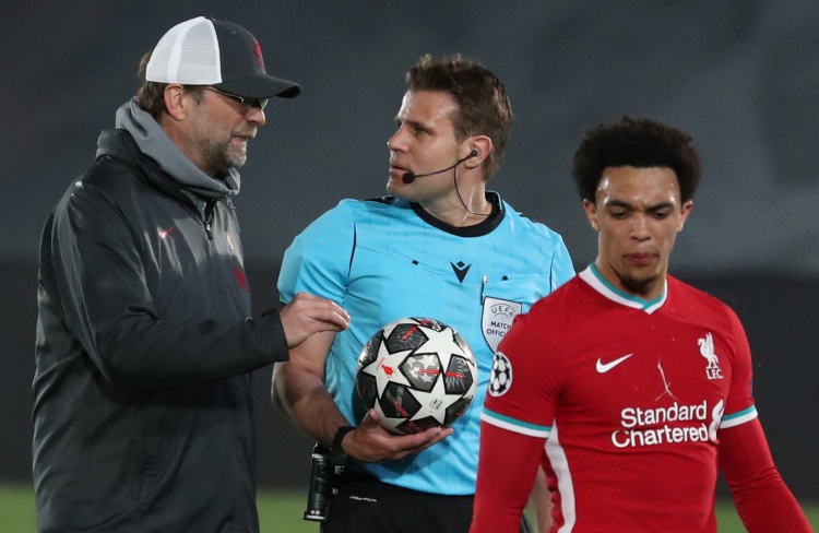 中超比赛焦点：山东泰山迎战上海申花,（中超焦点战：山东泰山对阵上海申花）