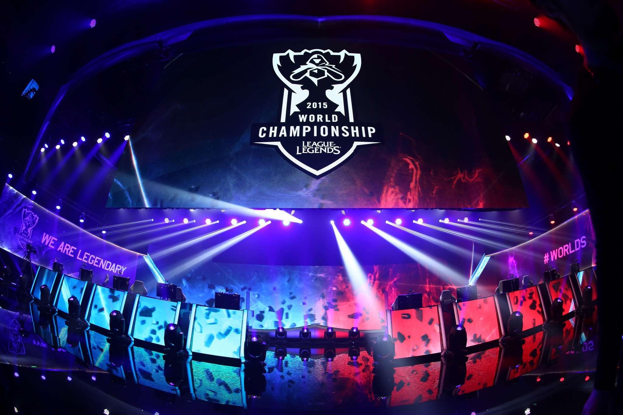 2025LPL夏季赛季后赛战队海报一览：场场皆关键，无畏竞巅峰！